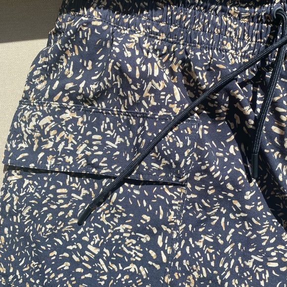 High-waisted Stretch Tech Performance Utility Cargo Shorts 5” Inseam NEW M - Picture 5 of 14